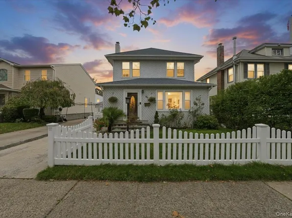 32 Franklin Avenue, Lynbrook, NY 11563