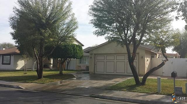1st image of 884 Ash Ave