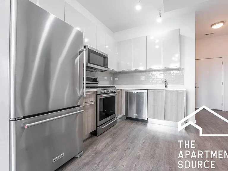 934 W Dakin St #301 — Photo 1