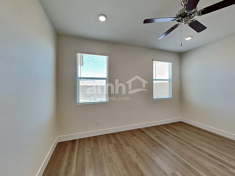842 English Primrose St — Photo 7