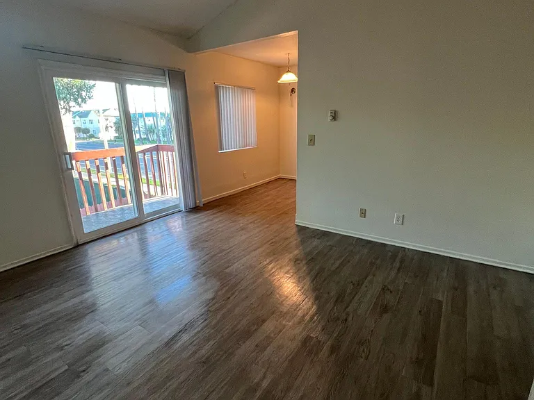 531 W Channel Islands Blvd #4 — Photo 1