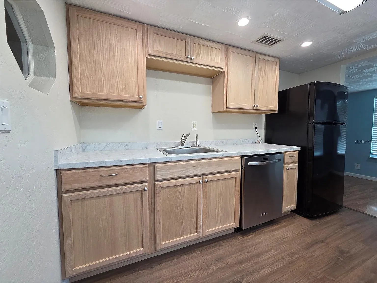 3 bed, 840 sqft, $1,700 — Photo 2