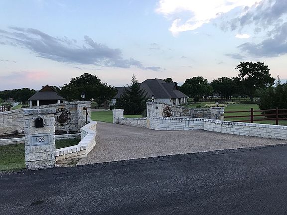 3rd image of 102 Brush Creek Dr