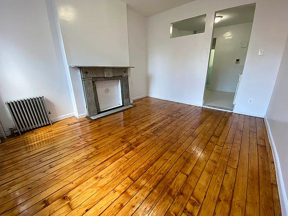 2nd image of 695 10th Ave #4RN