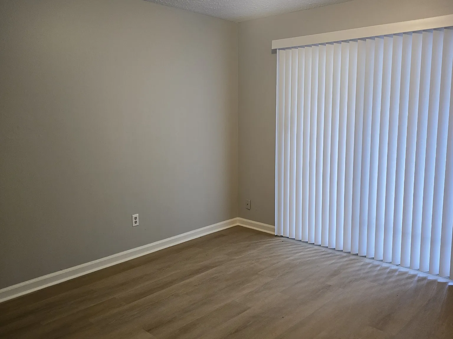 2 bed, 1071 sqft, $1,350 — Photo 3