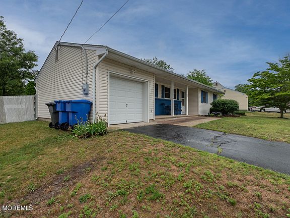 4th image of 1035 Valley Stream Road
