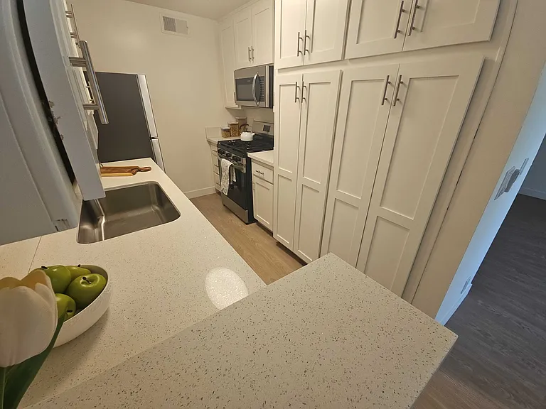 Coldwater Canyon Ave — Photo 26