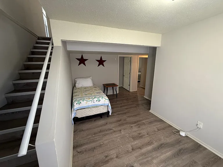 207 Wheaton Ct — Photo 17