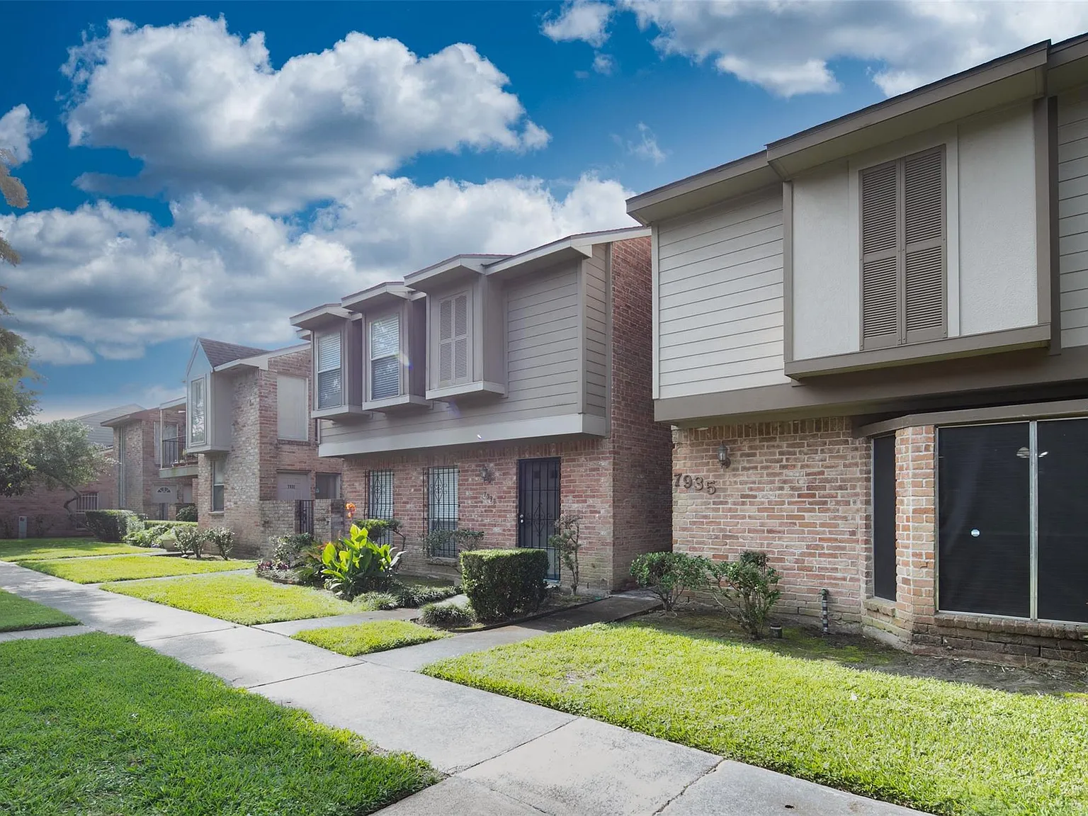 3 bed, 2.5 bath, 1808 sqft, $1,790 — Photo 2