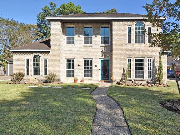 3rd image of 20014 Hickory Wind Dr