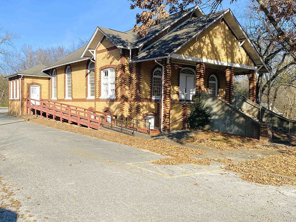 1st image of 15 W 1st St