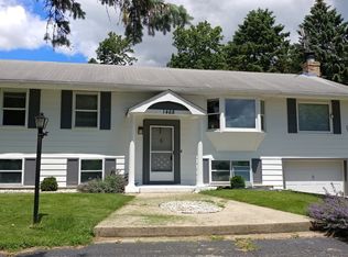 1468 N Alto Vis, Crystal Lake, IL 60014