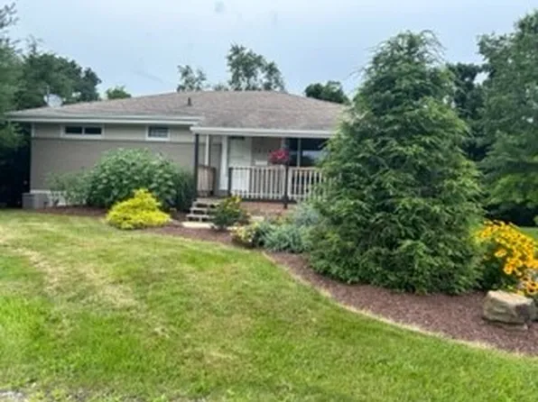 2838 Thor Dr, Lower Burrell, PA 15068