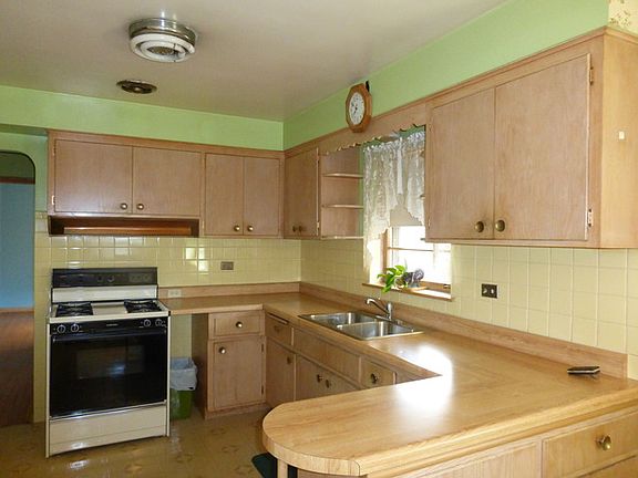 4th image of 7007 W Birchwood Ave