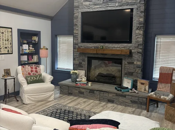 1119 Chambers Ave, Jeannette, PA 15644