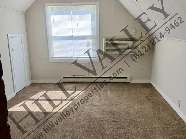 926 Center St — Photo 8