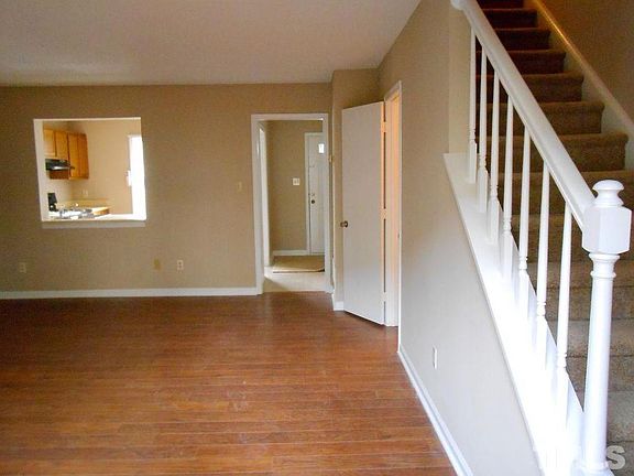 5th image of 355 Kilarney Dr