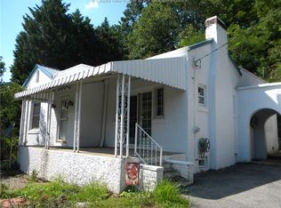 38 Varsity Dr, Charleston, WV 25302