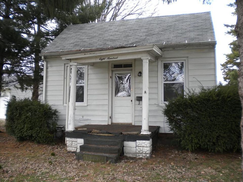 1st image of 800 W Railroad St