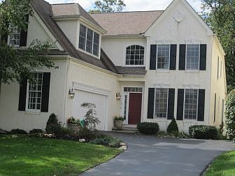 1st image of 16 S Hampshire Ct