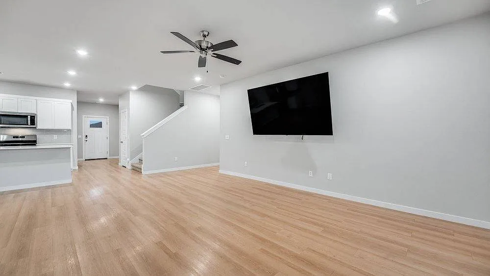 913 Sonoma St in Rogers, AR 72758 — Photo 3