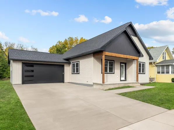 1657 Oregon St, Oshkosh, WI 54902