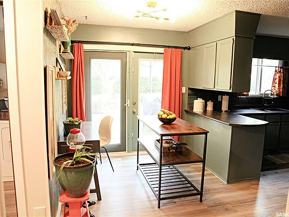 4th image of 2845 Wyllie Cres