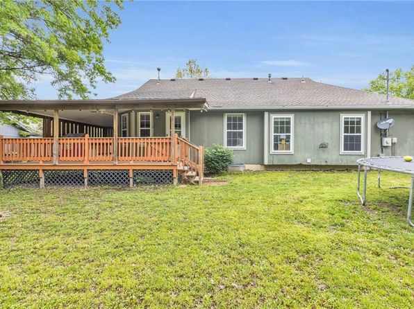703 Oakwood St, Harrisonville, MO 64701