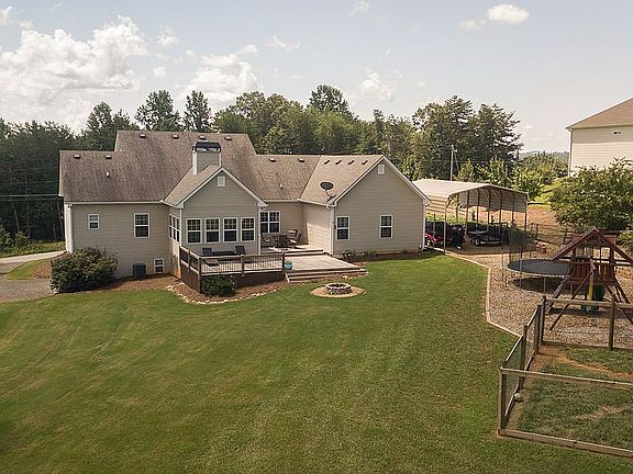 2nd image of 228 Woodland Cir