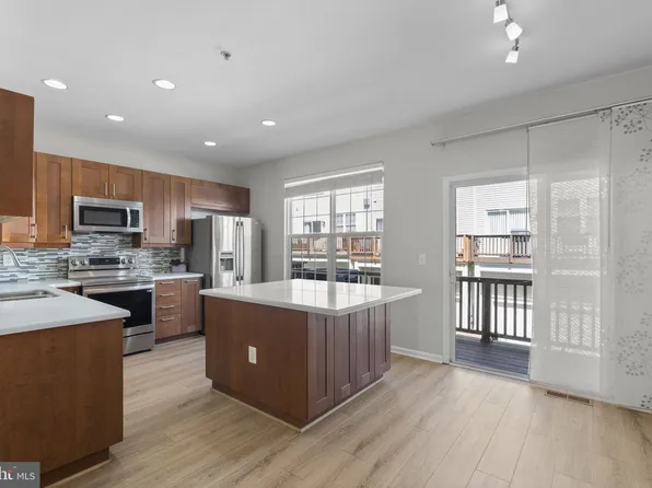 3819 Eisenhower Ave, Alexandria, VA 22304