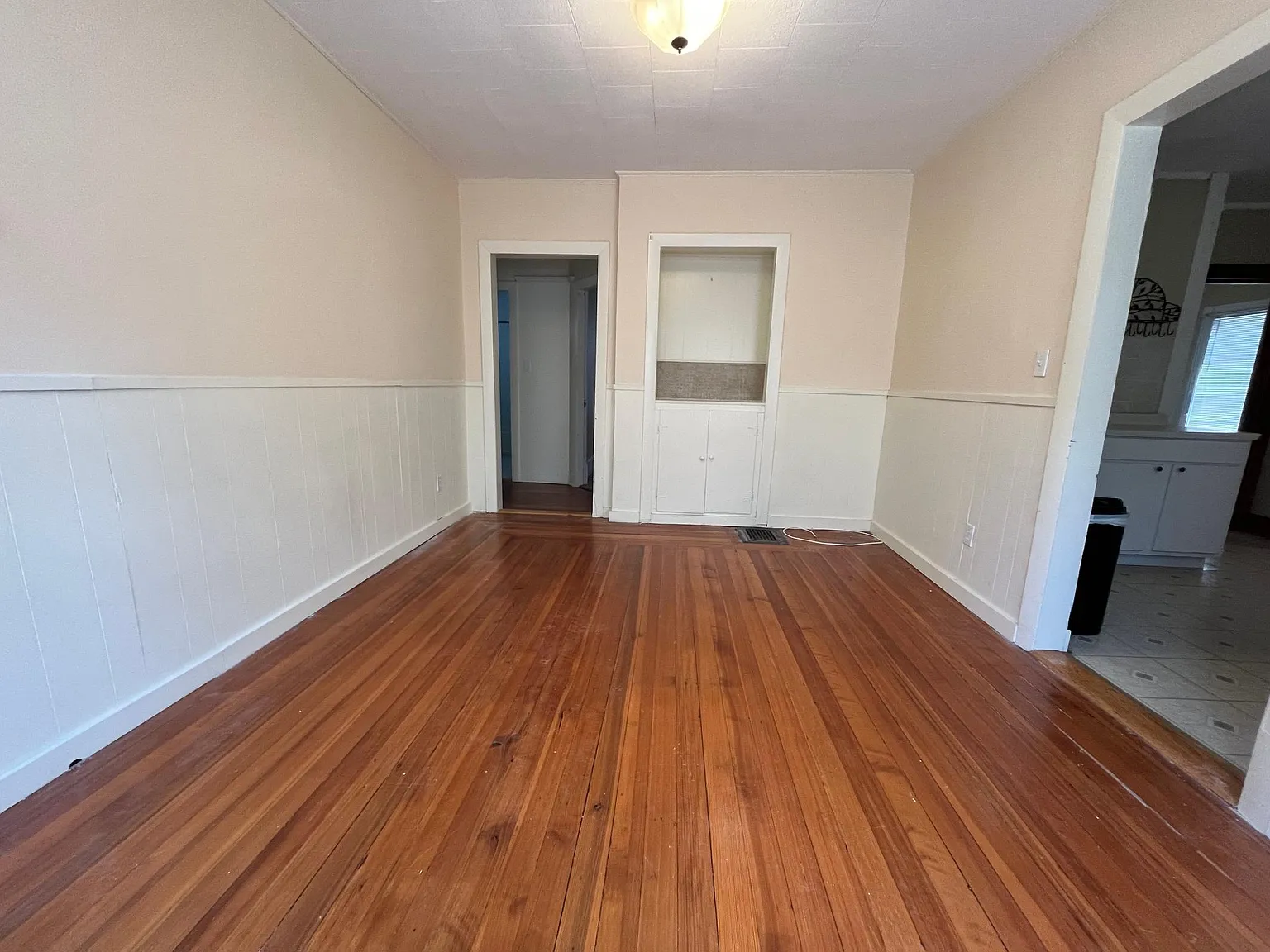 3 bed, 1000 sqft, $2,800 — Photo 3