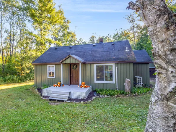 22820 Northland Dr, Paris, MI 49338