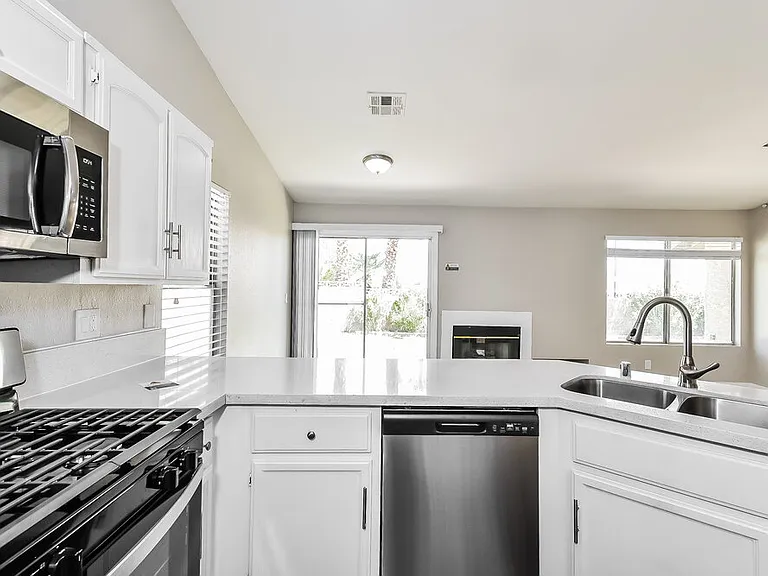 2216 Jardine Ave — Photo 7