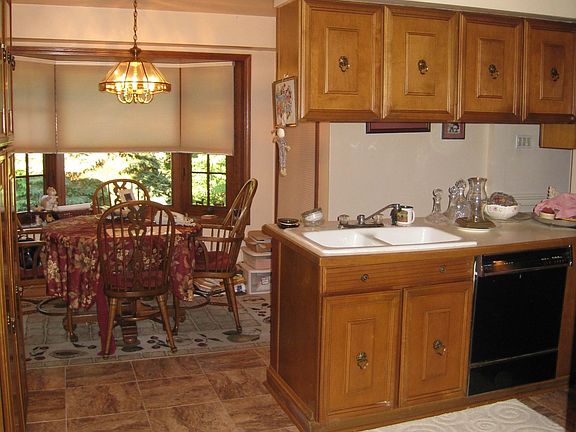Kitchen/Breakfast Nook (main level)