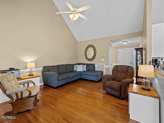5th image of 705 Carrington Lane
