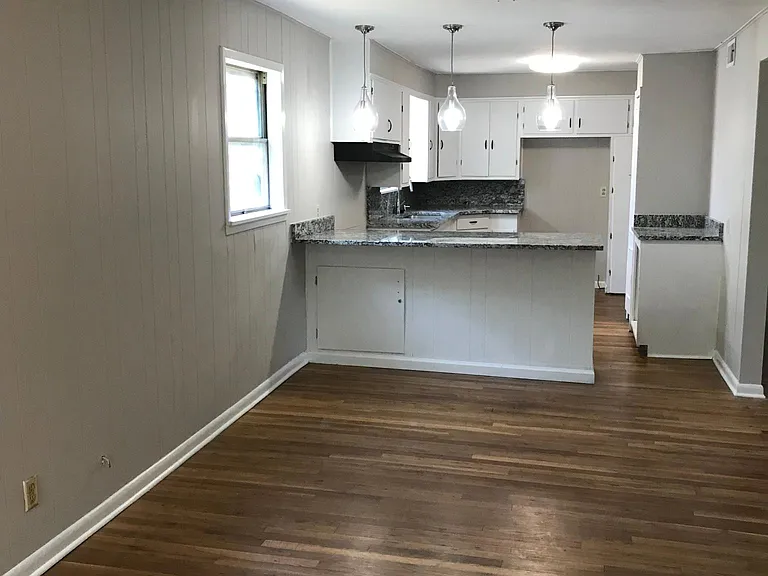 210 N Saunders St — Photo 3