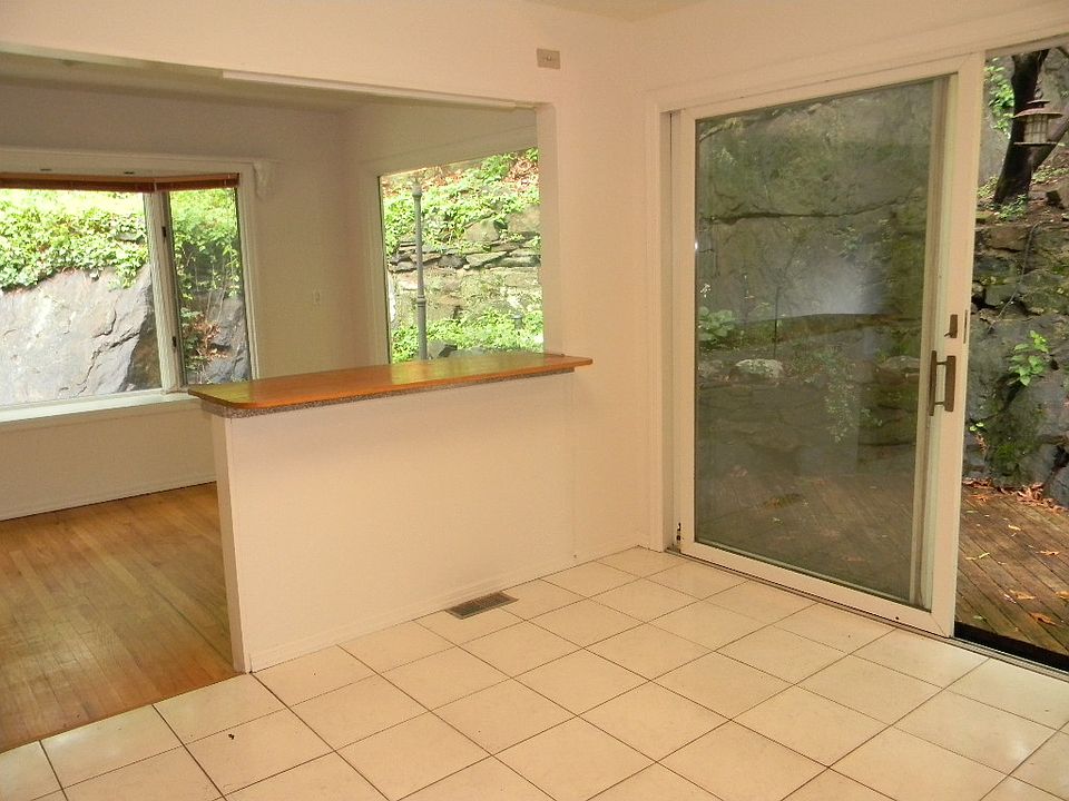 1st image of 7 Marianna Dr