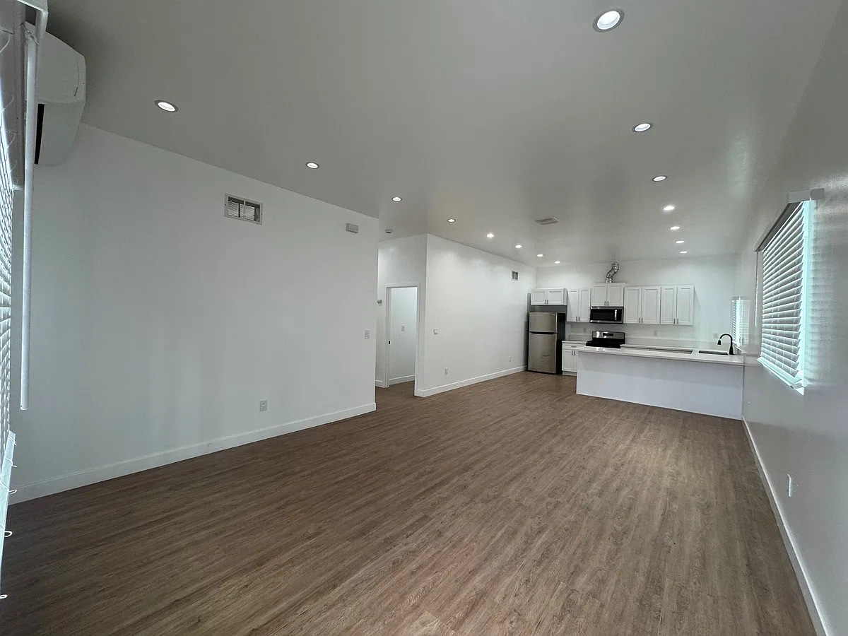 Building Photo - 9525 Juniper St #1/2