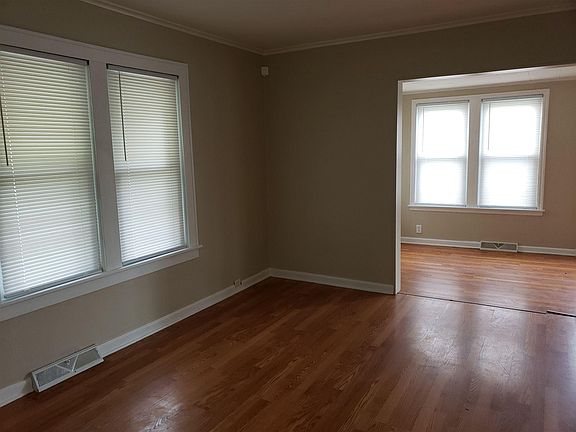 4th image of 1339 Middlebury St