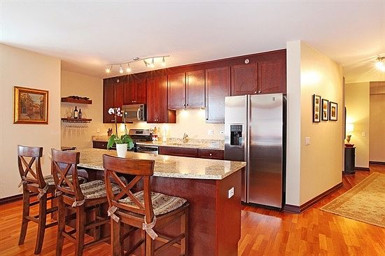 4th image of 33 W Ontario St #31G