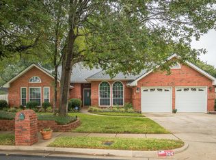 504 Anthony Dr, Euless, TX 76039