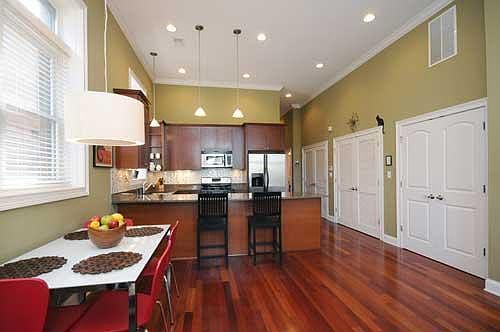 5th image of 3240 N California Ave Unit 3S