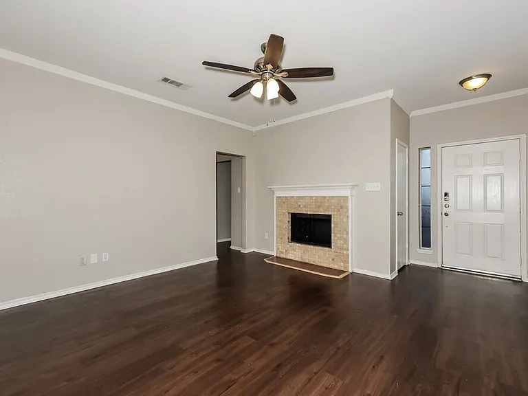 916 Buffalo Springs Dr — Photo 3