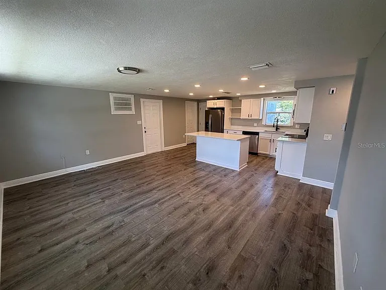 3511 Cambridge St — Photo 13