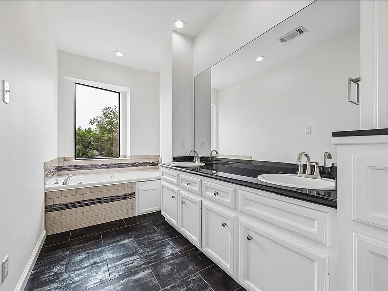 2510 Genesee St — Photo 23