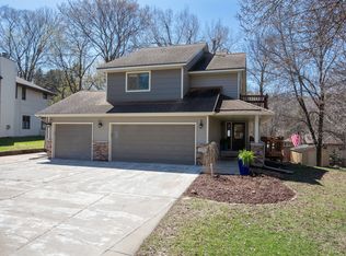 1578 Rustic Hills Dr, Eagan, MN 55121