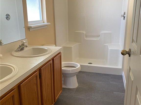 5th image of 910 Clear Creek Cir