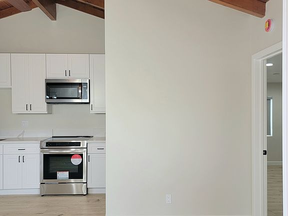 High ceilings, so airy!