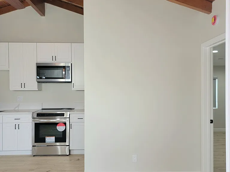 High ceilings, so airy!