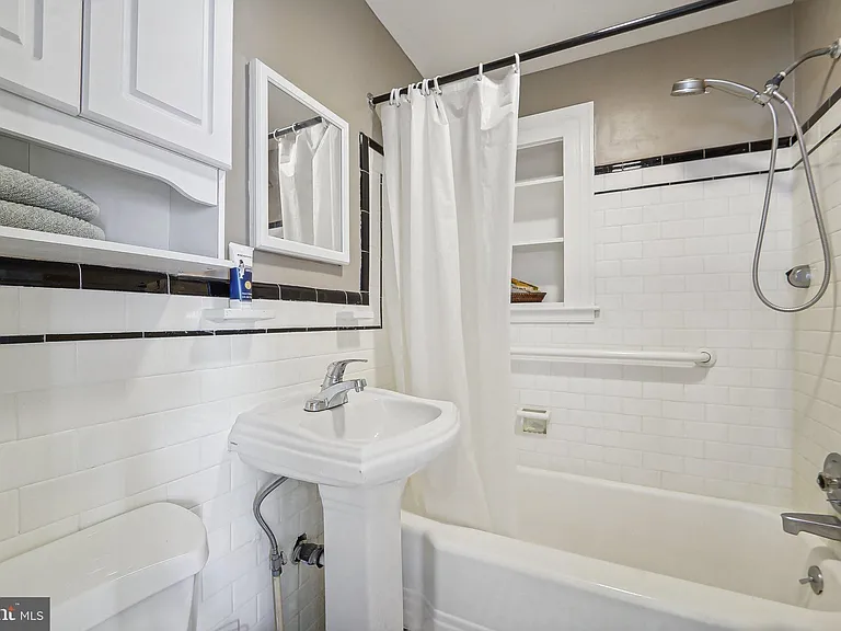 204 Glenmore Ave — Photo 17